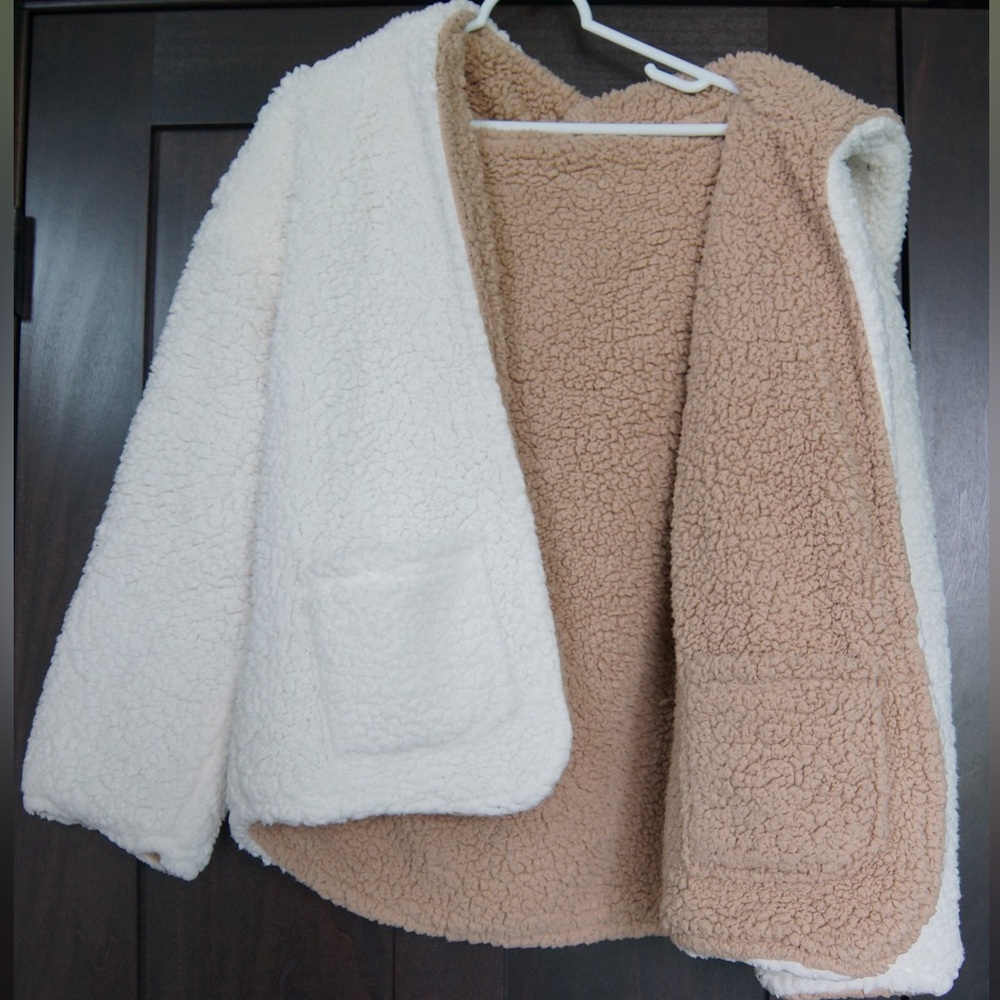 Cozy Reversible Sherpa Jacket in Cream and Tan